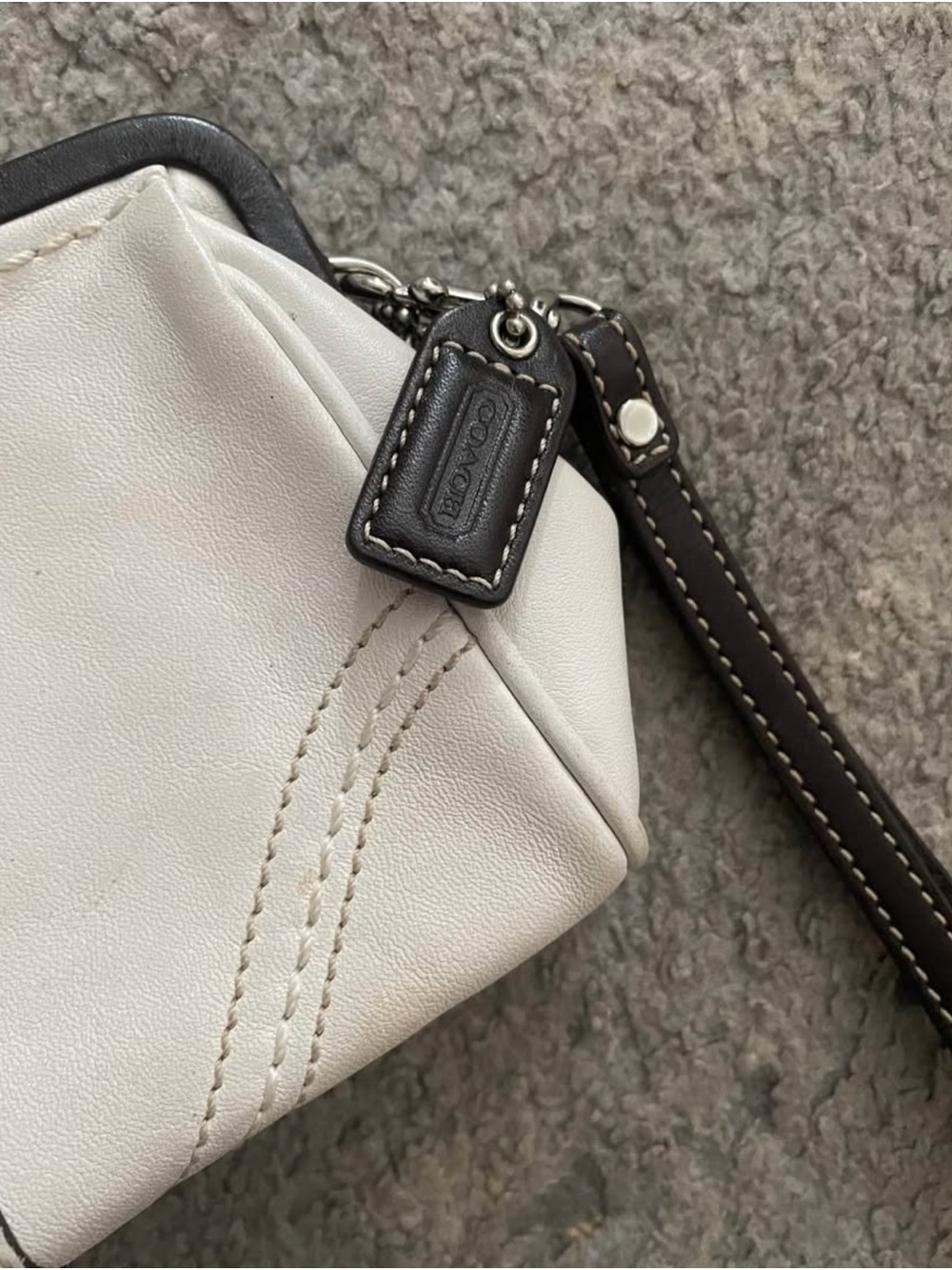 Coach Cream Leather kisslock Wristlet Clutch - Picture 2 of 6